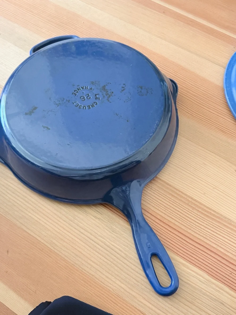 BUNDLE Le creuset dutch oven, lid, saute pan